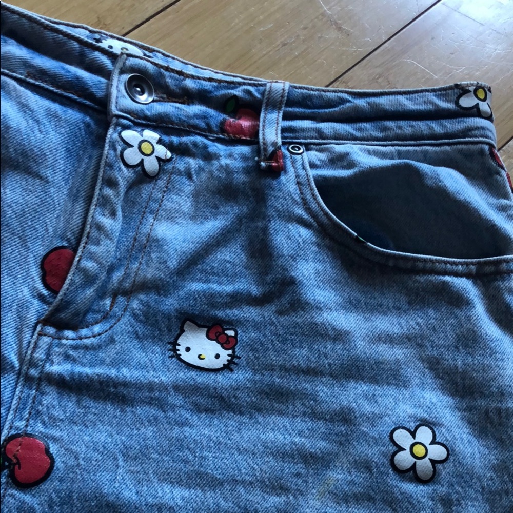 Hello Kitty Print Highwaisted Jeans